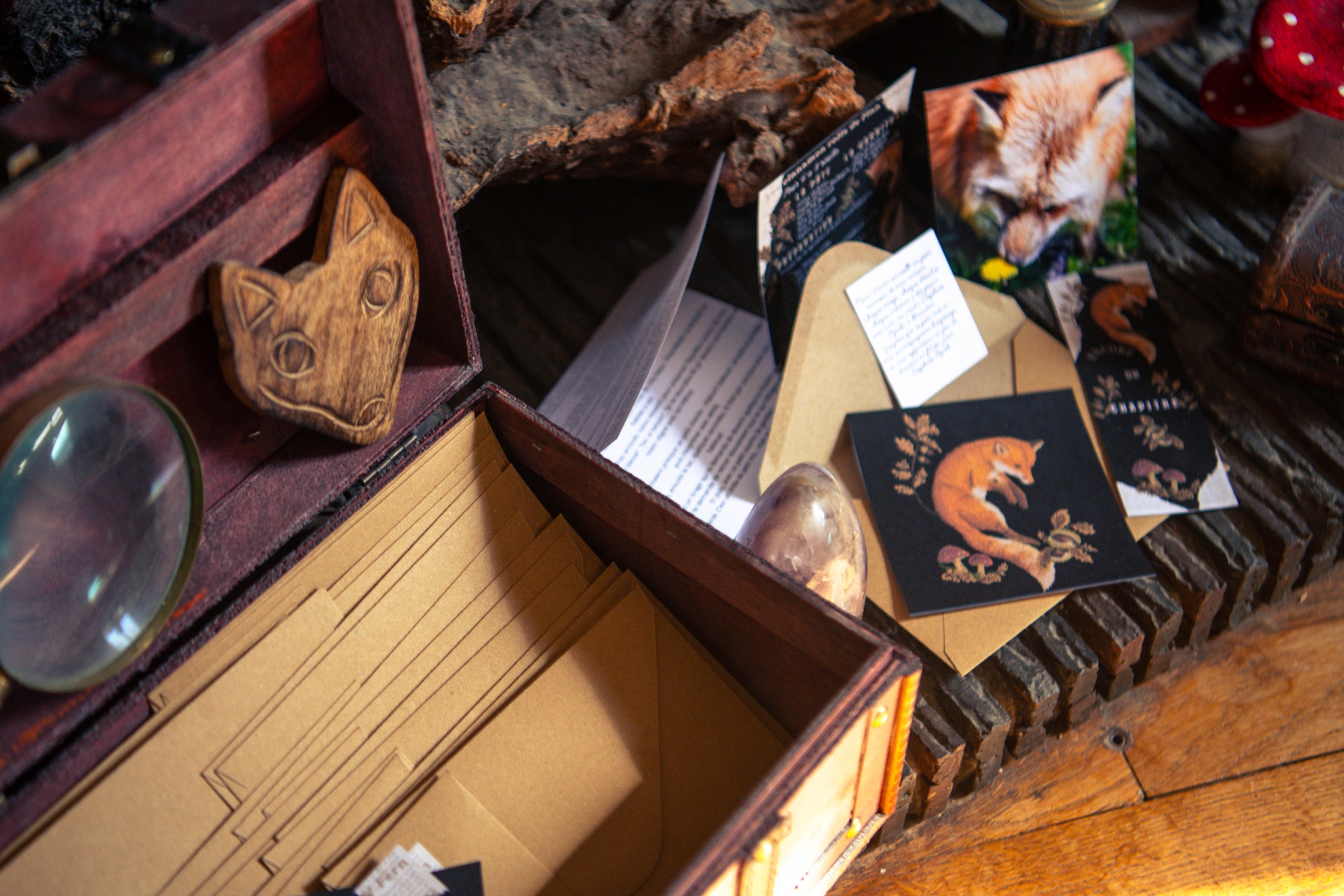 Coffret de lettres et objets du Sous-Bois, avec une carte illustrée de renard